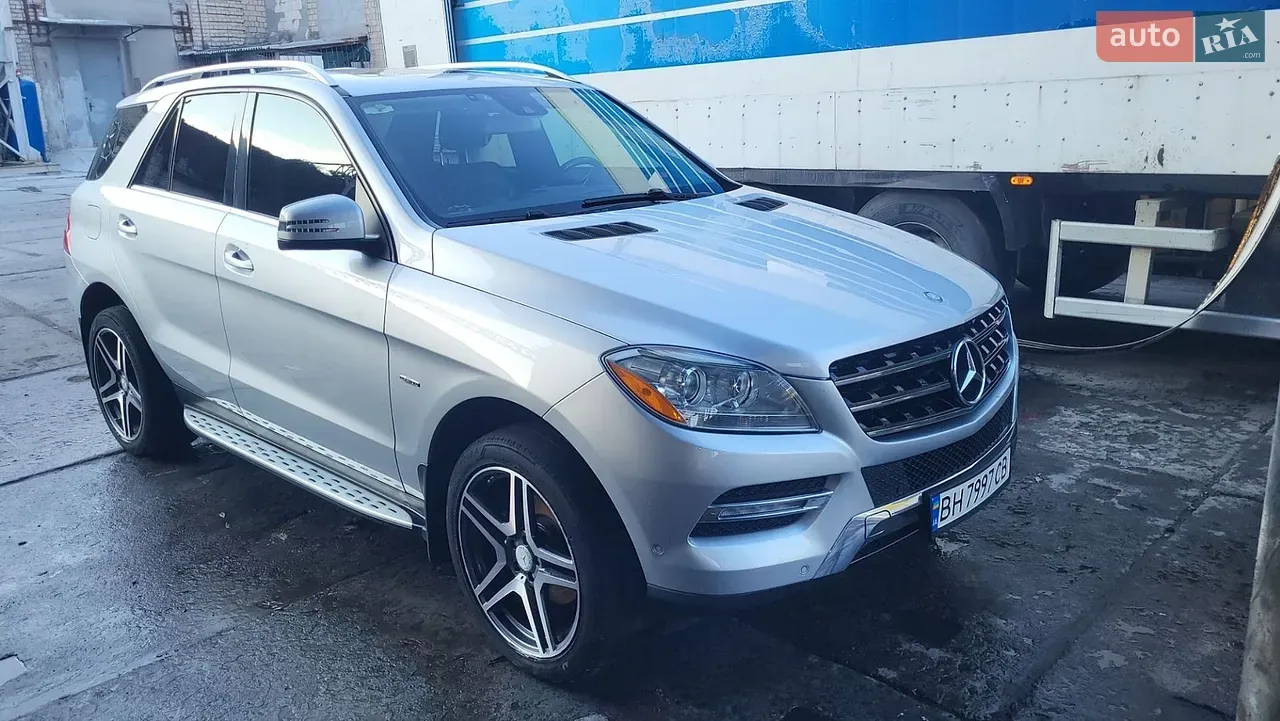 Mercedes-Benz M-Class 2011 photo 3