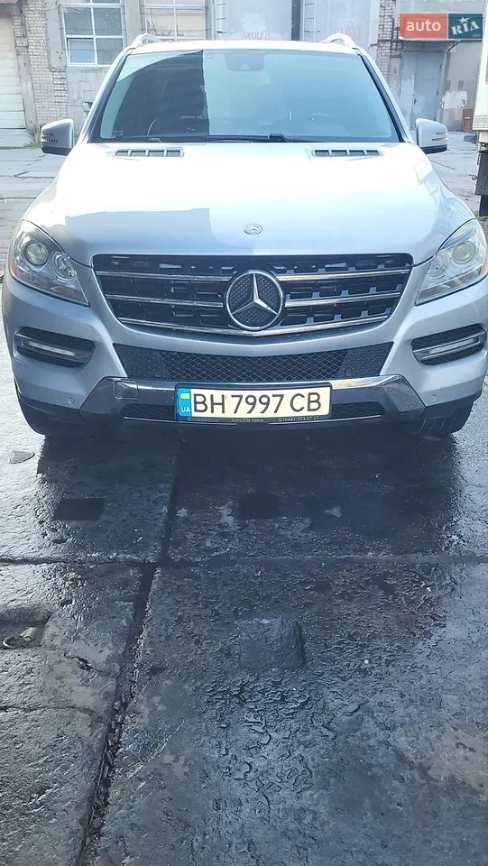 Mercedes-Benz M-Class 2011 photo 4