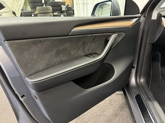 Tesla Model Y 2023 photo 5