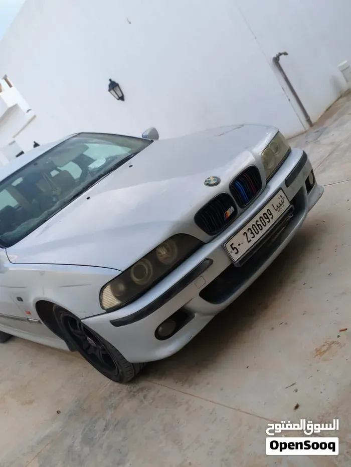 BMW 5 Series 2002 photo 2