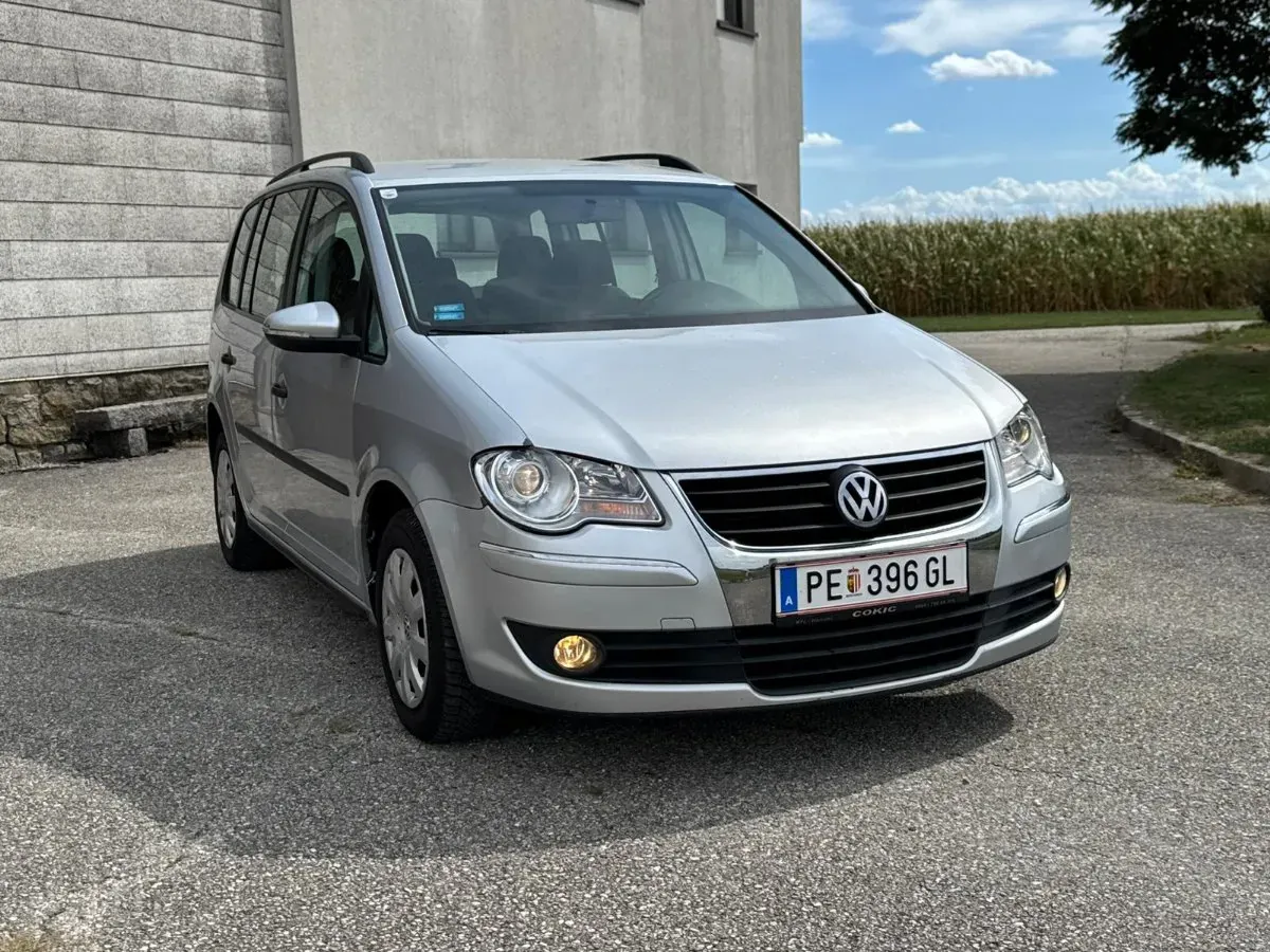 Volkswagen Touran 2009 photo 2