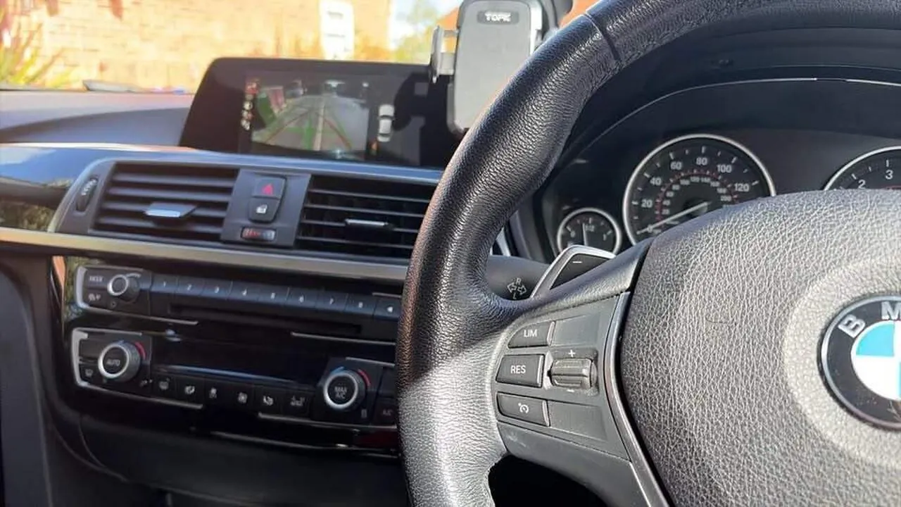 BMW 3 Series 2017 photo 2