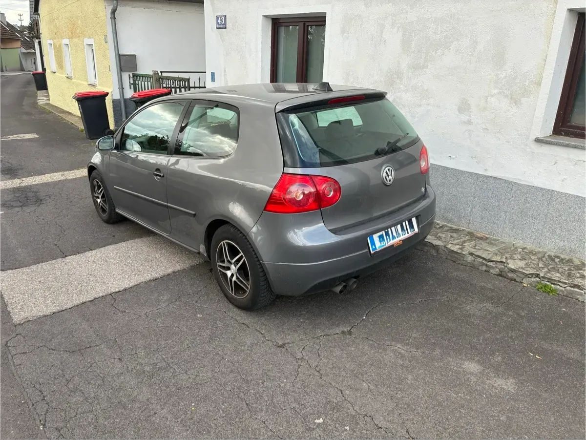 Volkswagen Golf 2005 photo 2