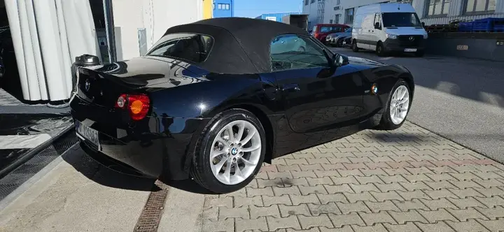 BMW Z4 2004 photo 2