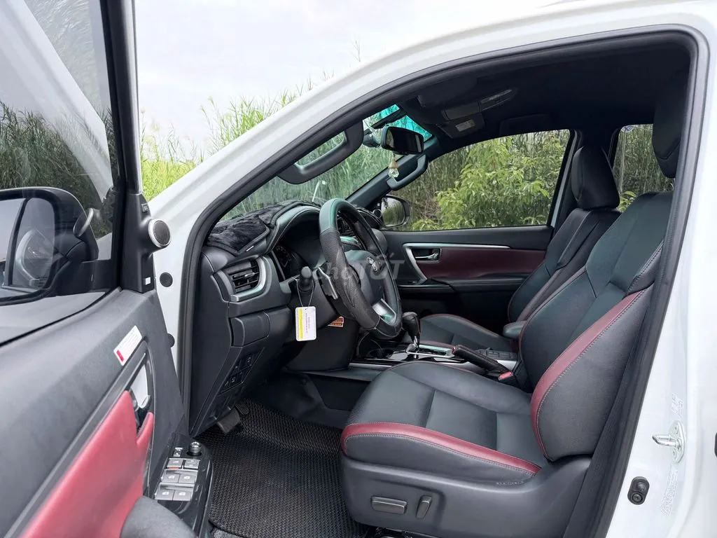 Toyota Fortuner 2025 photo 2
