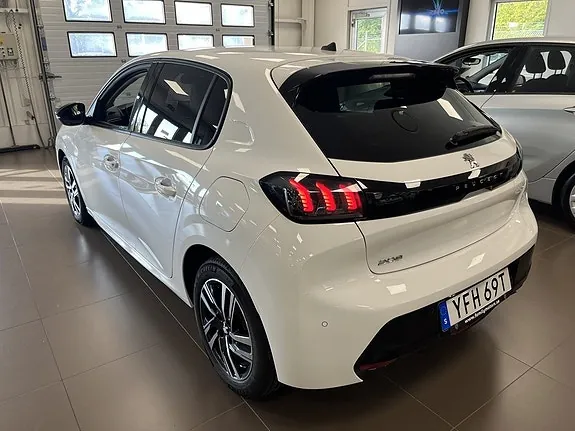 Peugeot 208 2023 photo 2