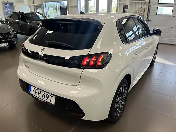 Peugeot 208 2023 photo 3