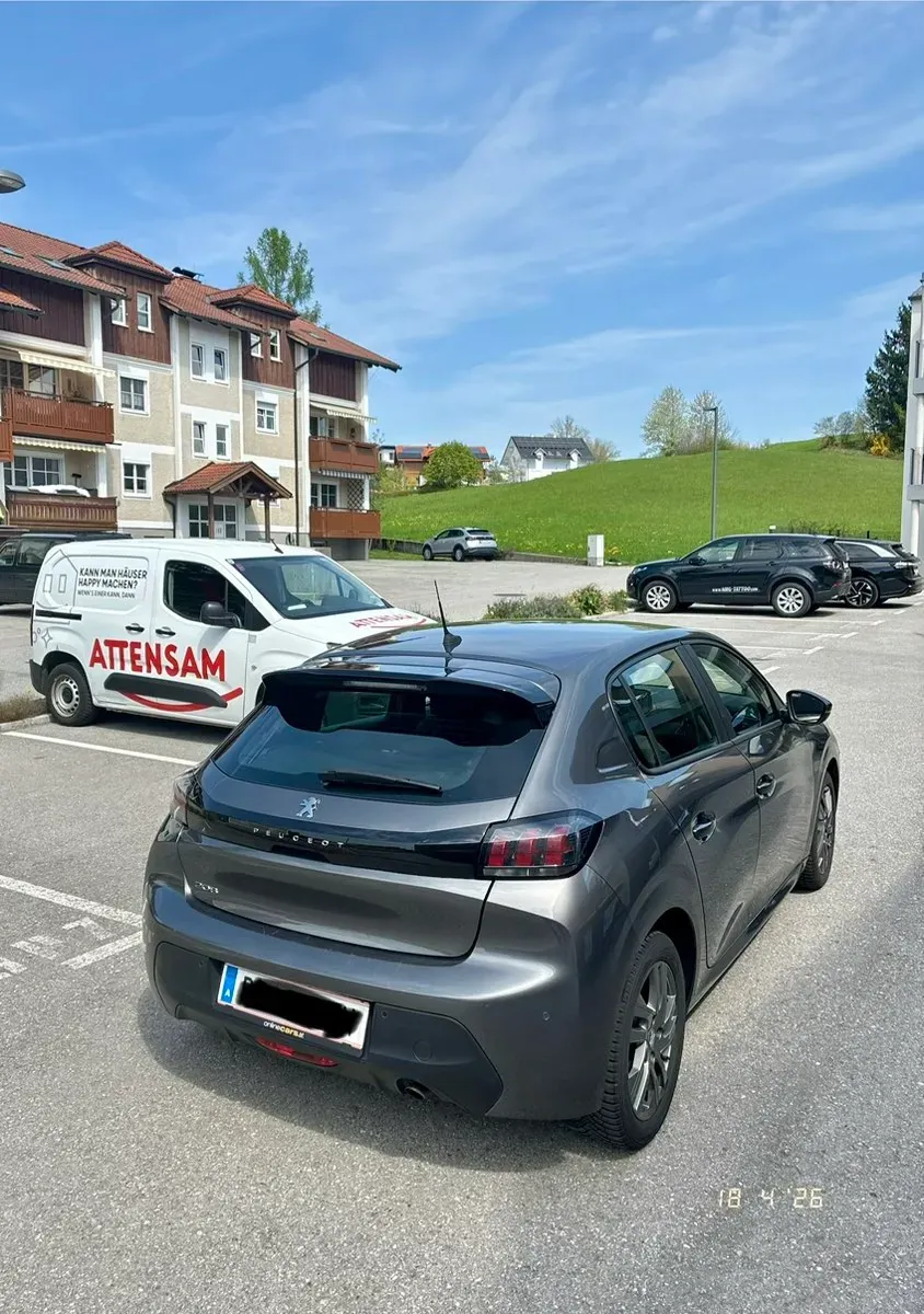 Peugeot 208 2022 photo 3