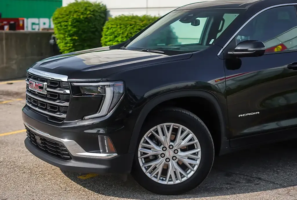 GMC Acadia 2025 photo 2