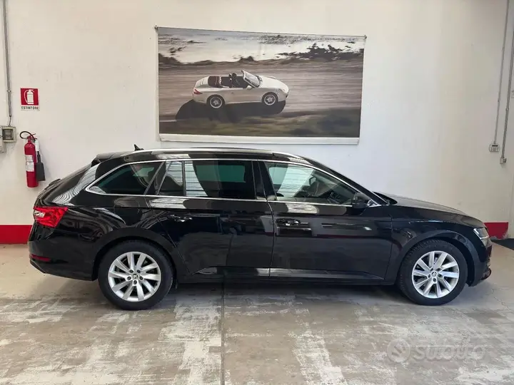 Skoda Superb 2022 photo 2