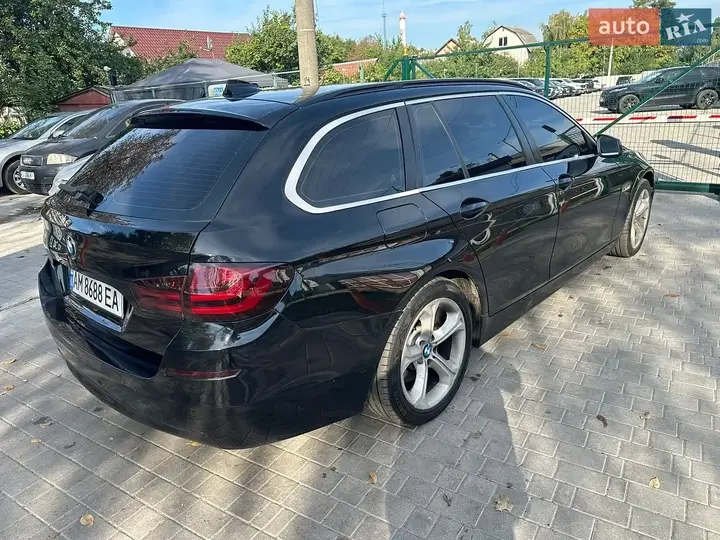 BMW 5 Series 2012 photo 2