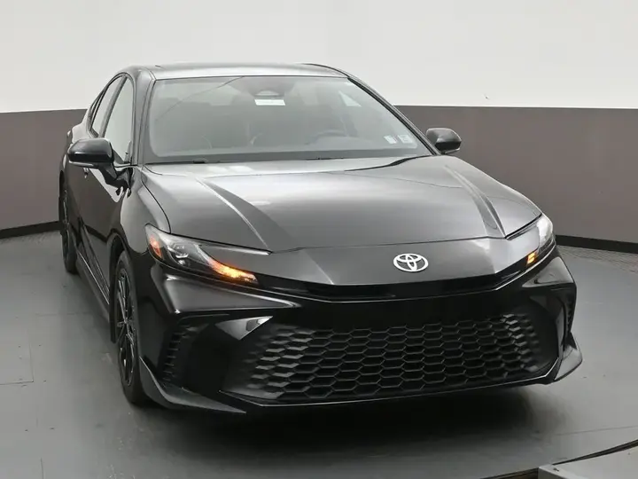 Toyota Camry 2025 photo 2