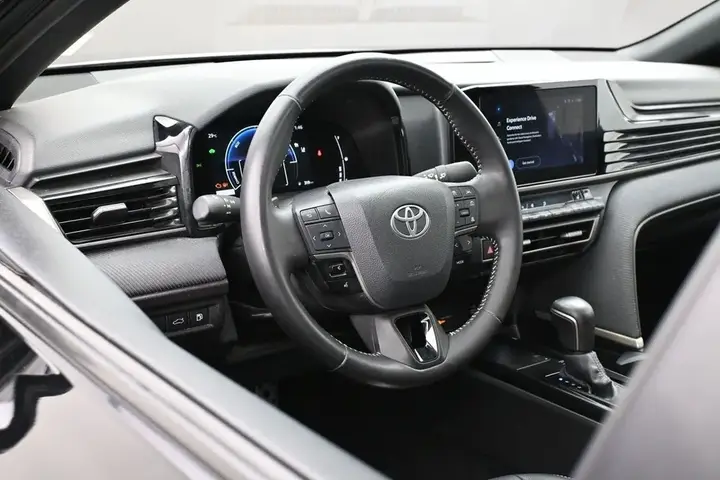 Toyota Camry 2025 photo 5