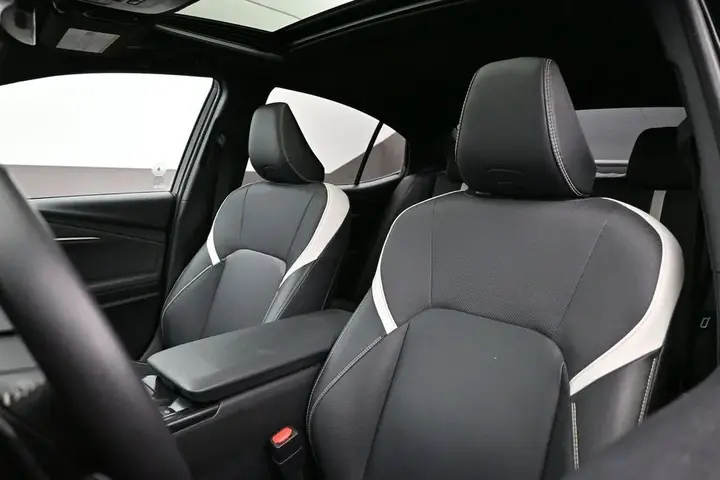 Toyota Camry 2025 photo 4