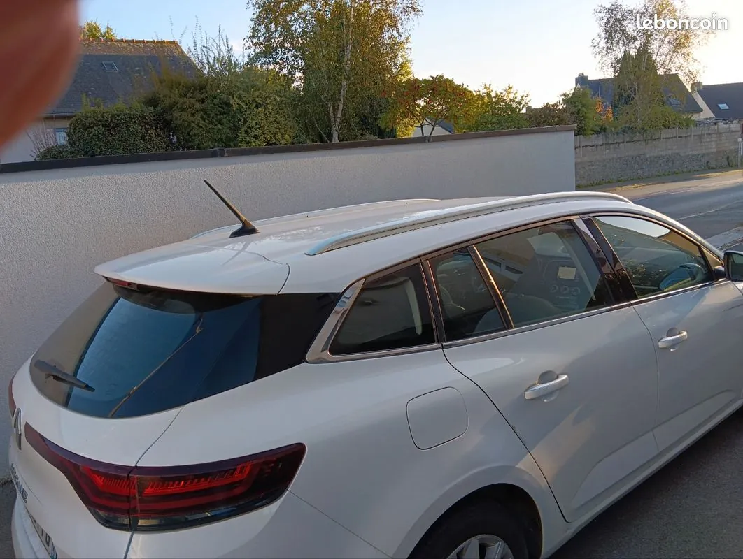 Renault Megane 2022 photo 2