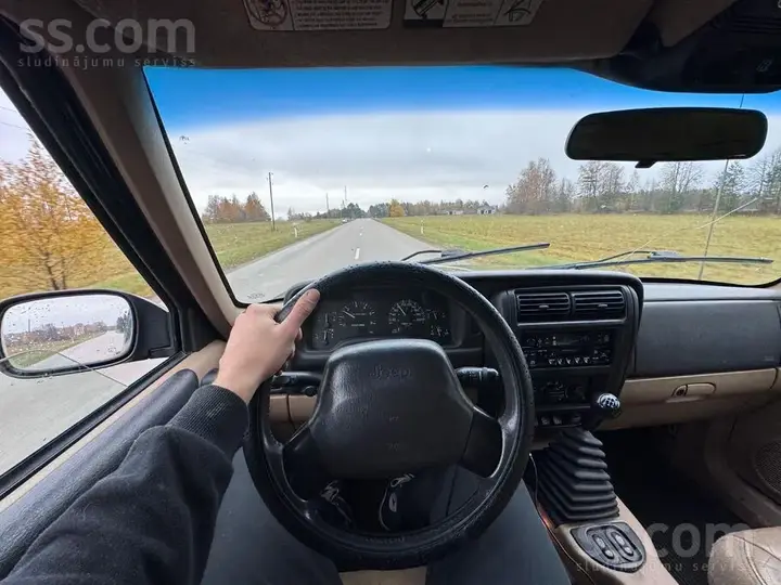 Jeep Cherokee 2001 photo 3