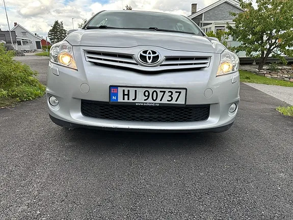 Toyota Auris 2012 photo 5