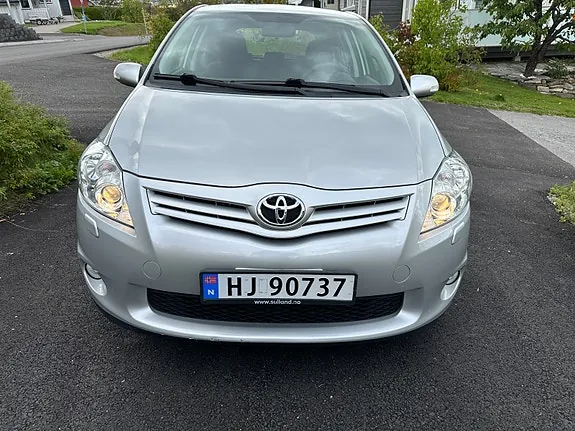 Toyota Auris 2012 photo 4