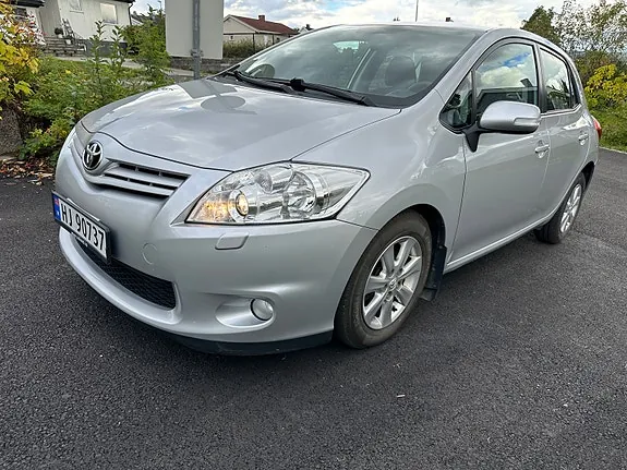 Toyota Auris 2012 photo 3