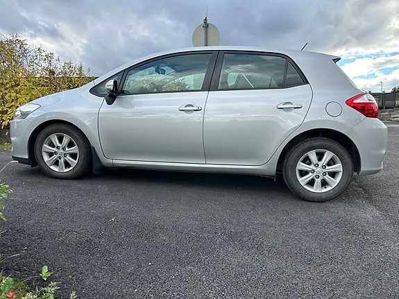 Toyota Auris 2012 photo 2