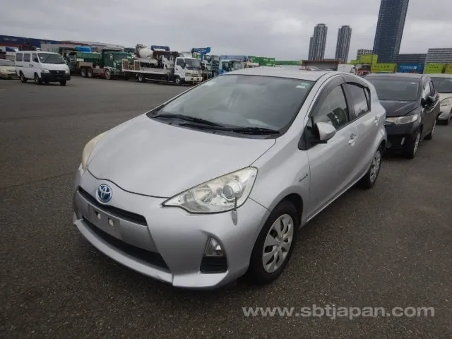 Toyota Aqua 2013 photo 2