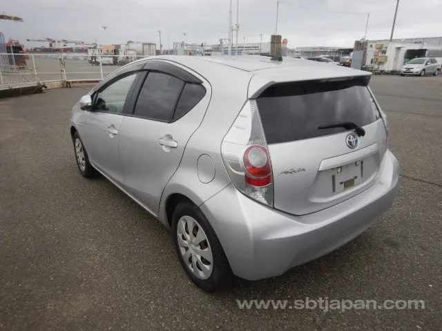 Toyota Aqua 2013 photo 3
