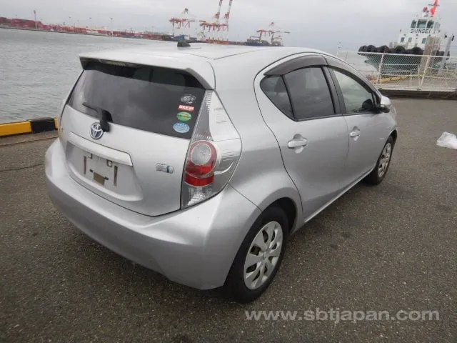 Toyota Aqua 2013 photo 4