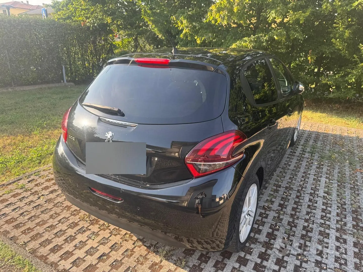 Peugeot 208 2023 photo 2