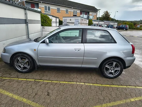 Audi A3 1998 photo 2