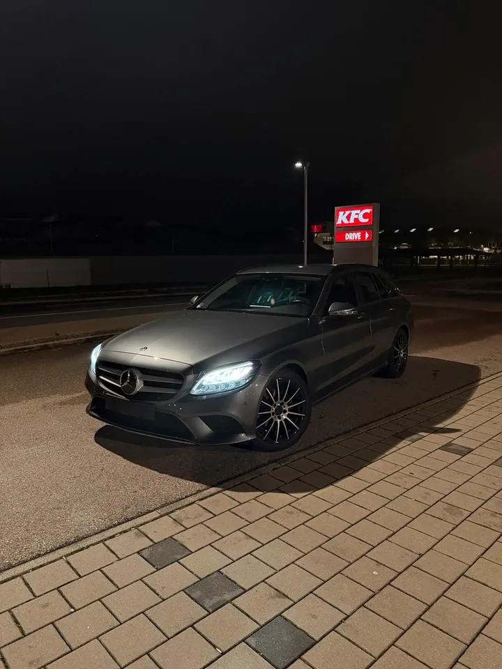 Mercedes-Benz C220D