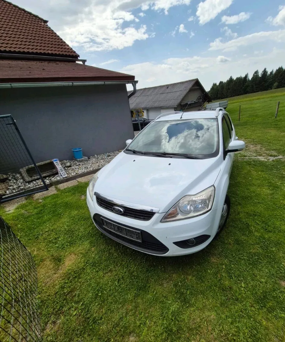 Ford Focus 2009 photo 2