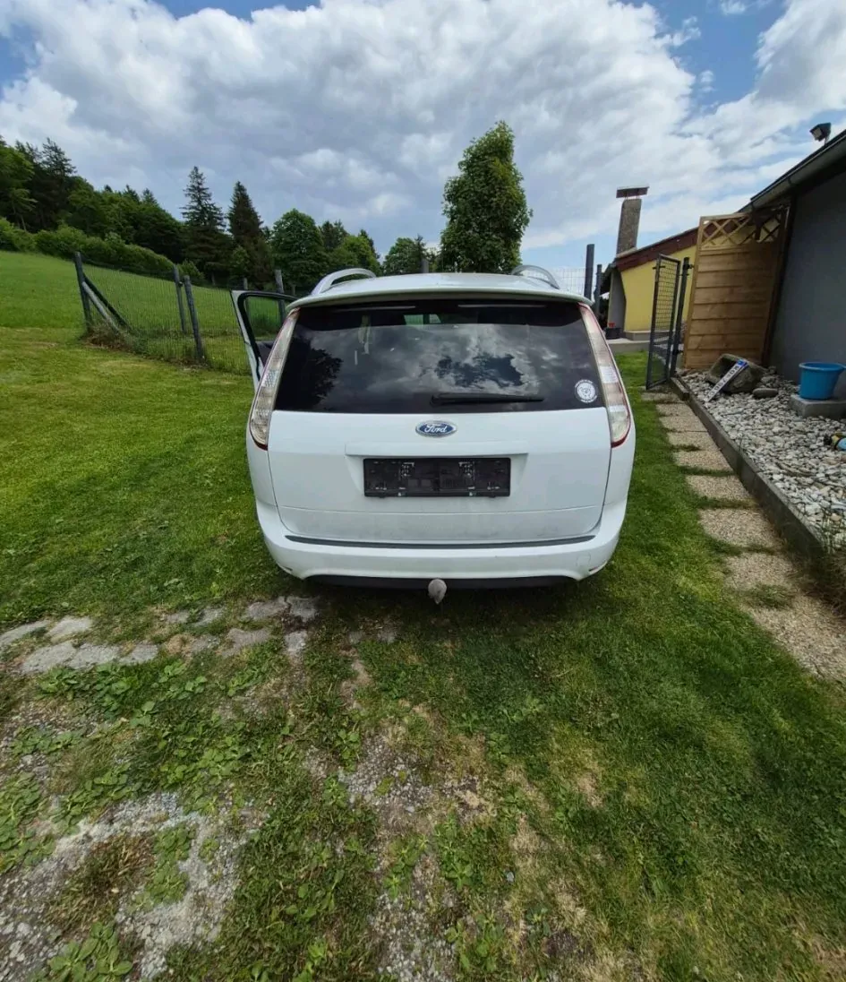Ford Focus 2009 photo 3