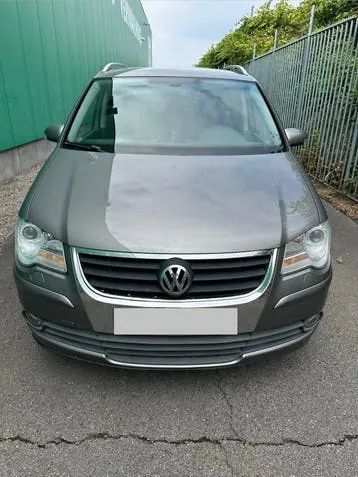 Volkswagen Touran 2010 photo 2