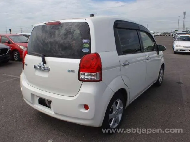 Toyota Porte 2013 photo 4