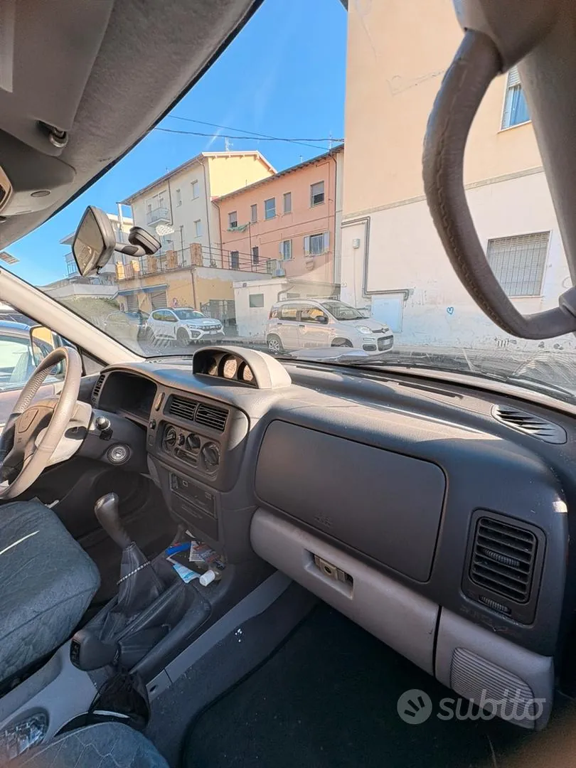 Mitsubishi Pajero Sport 2001 photo 4