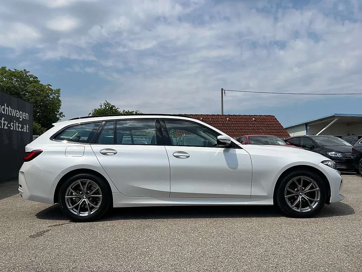 BMW 3 Series 2023 photo 2