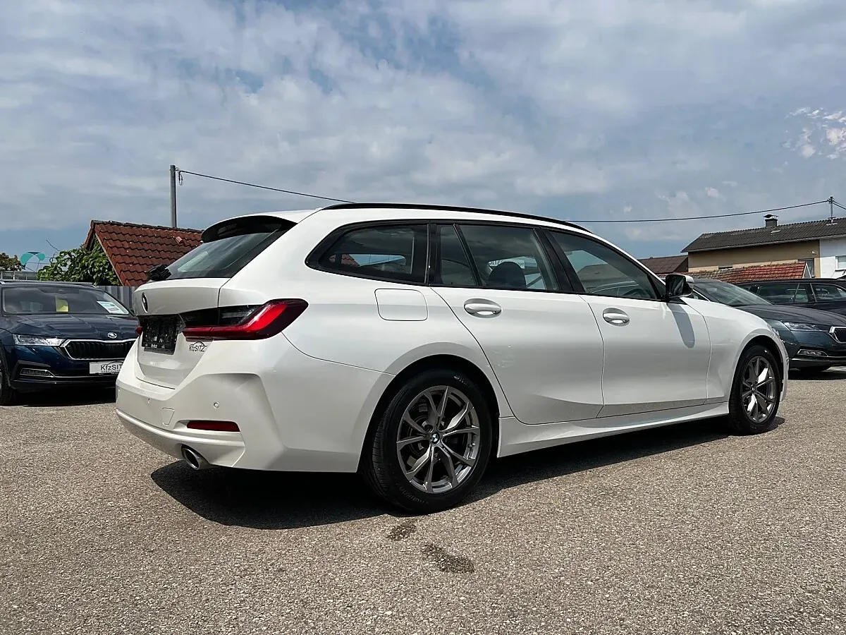 BMW 3 Series 2023 photo 3
