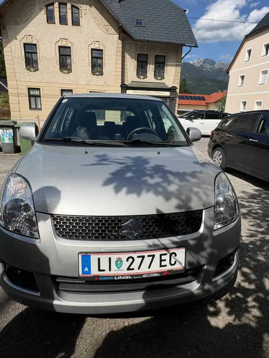 Suzuki Swift 2011 photo 2