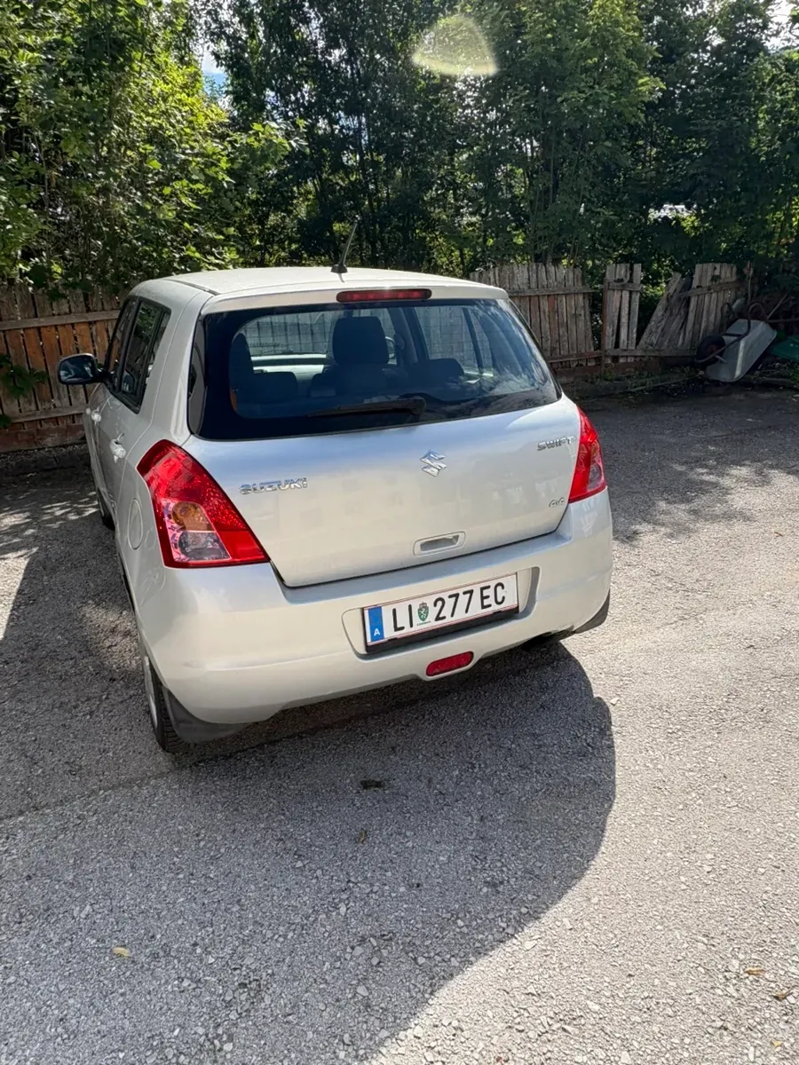 Suzuki Swift 2011 photo 3