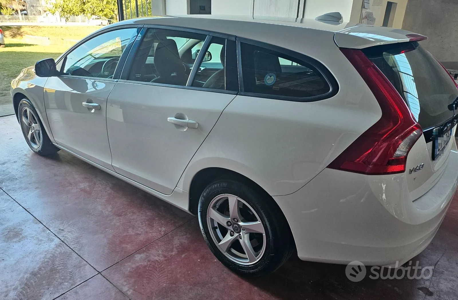 Volvo V60 2015 photo 2