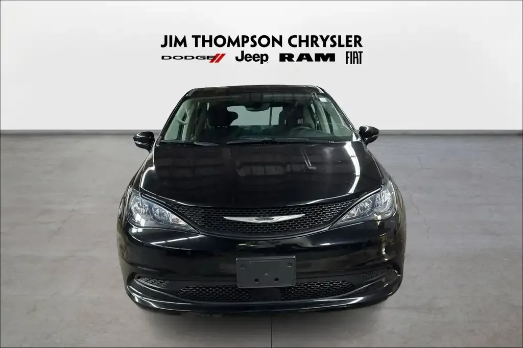 Chrysler Grand Caravan 2024 photo 2
