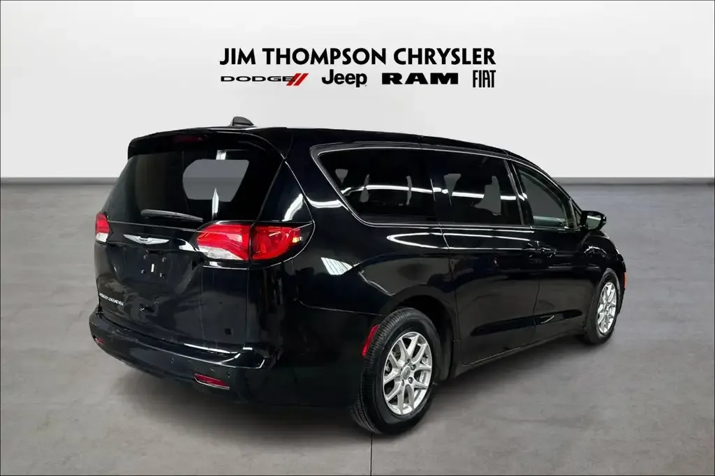 Chrysler Grand Caravan 2024 photo 5