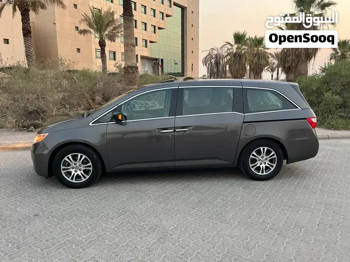 Honda Odyssey 2013 photo 4