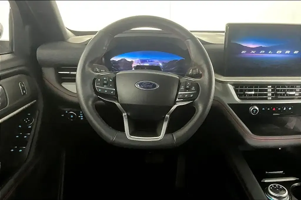 Ford Explorer 2025 photo 5