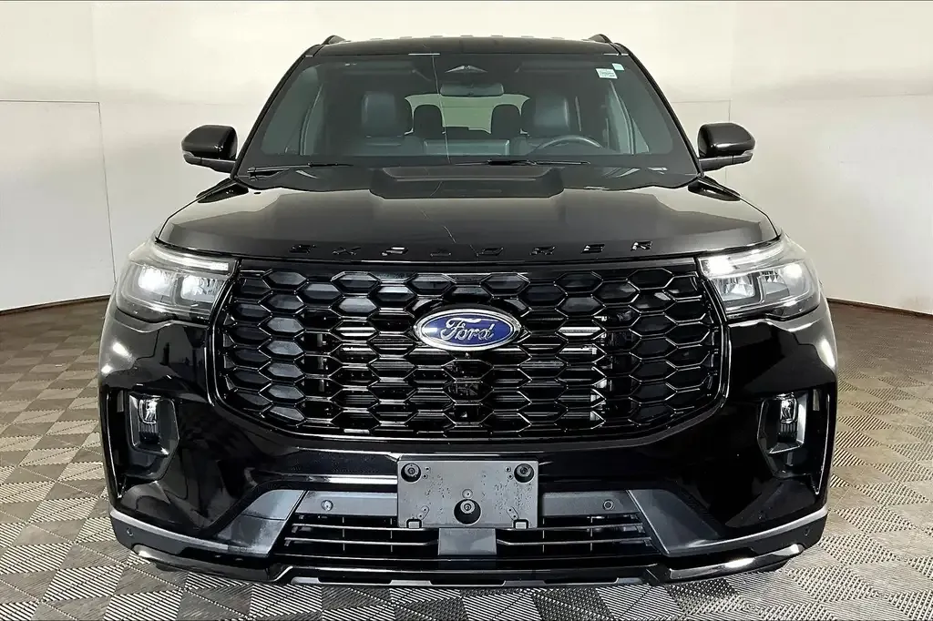 Ford Explorer 2025 photo 3