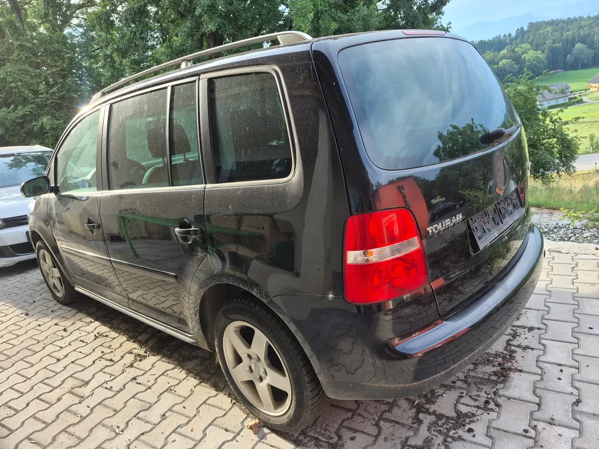 Volkswagen Touran 2005 photo 2