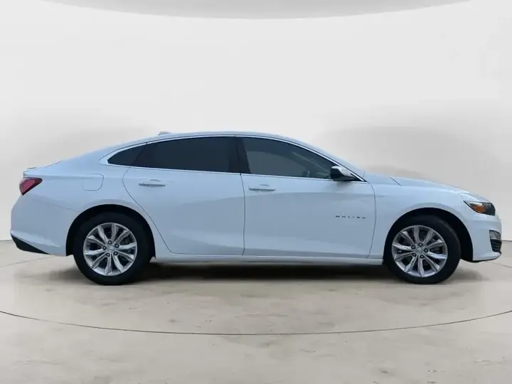 Chevrolet Malibu 2022 photo 3