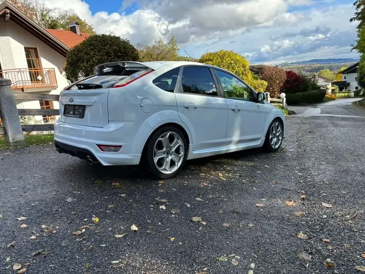 Ford Focus 2010 photo 3