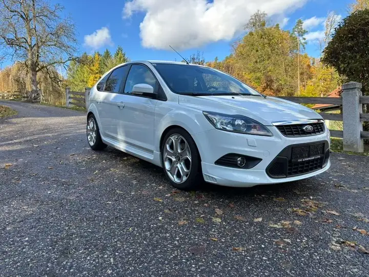 Ford Focus 2010 photo 2