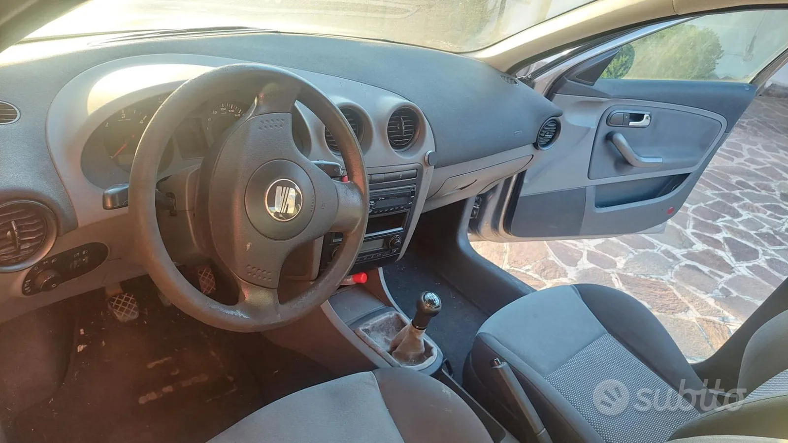 Seat Ibiza 2005 photo 2